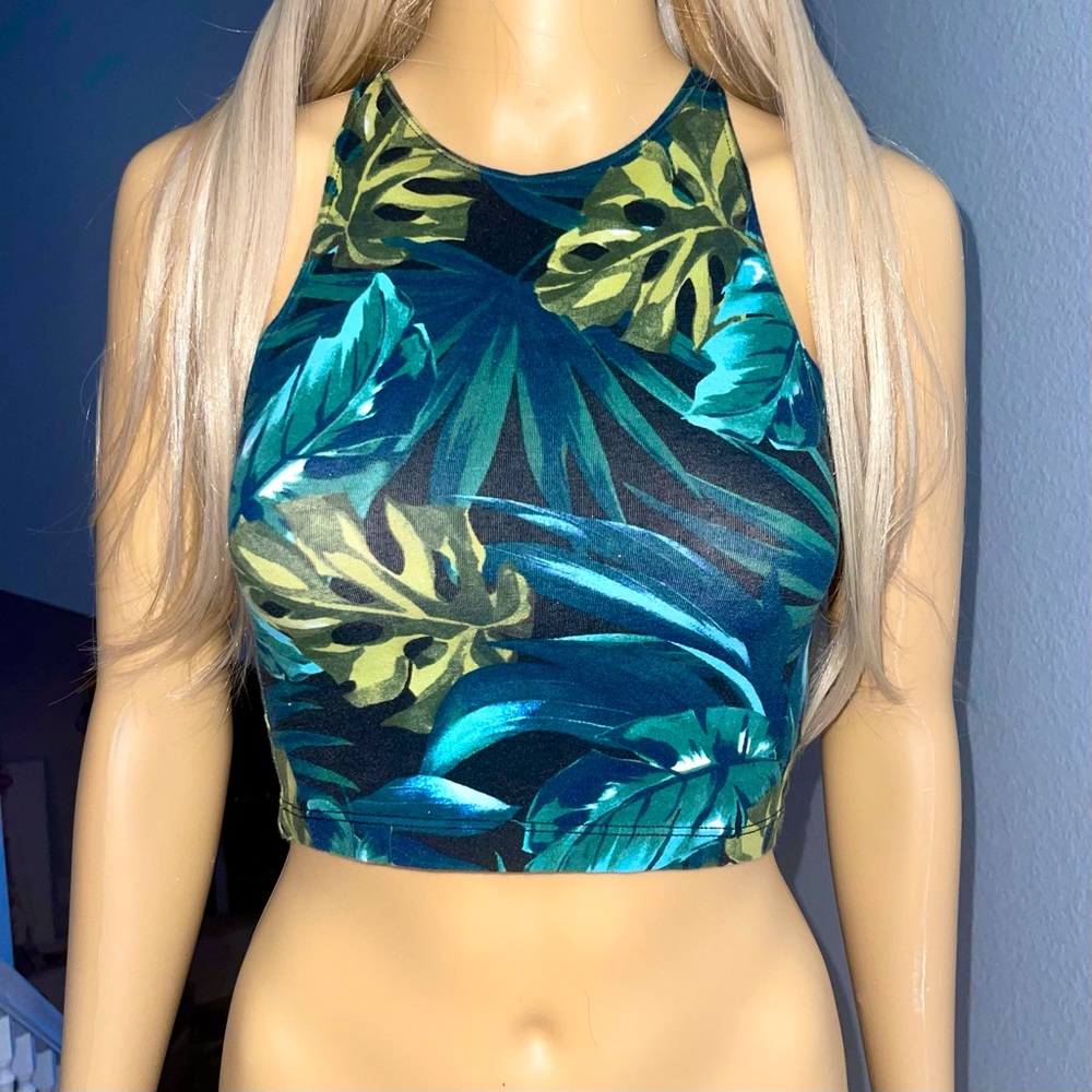Crop top with leaf print